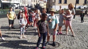 Uczniowie 2a zwiedzają stare Miasto