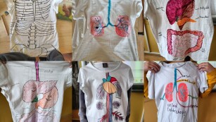 Koszulki z narysowanymi narządami człowieka
